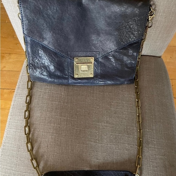 Tory Burch Navy Blue Crossbody Bag with Gold Chain - Picture 3 of 8